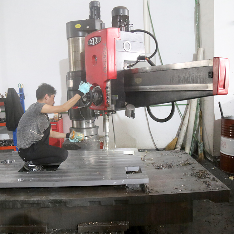 鋼板切割現(xiàn)場(chǎng)